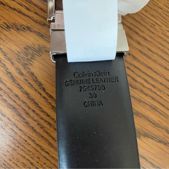 New Calvin Klain Men's Reversible Black Brown Genuine Leather Belt Size 38 - Picture 3 of 10